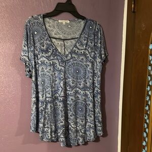 Green Envelope Gray and White Graphic Short Sleeve Blouse